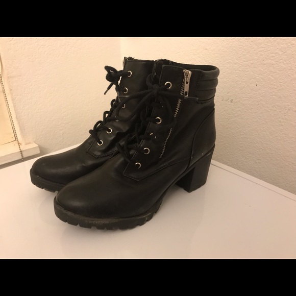 Black heels - Picture 4 of 5